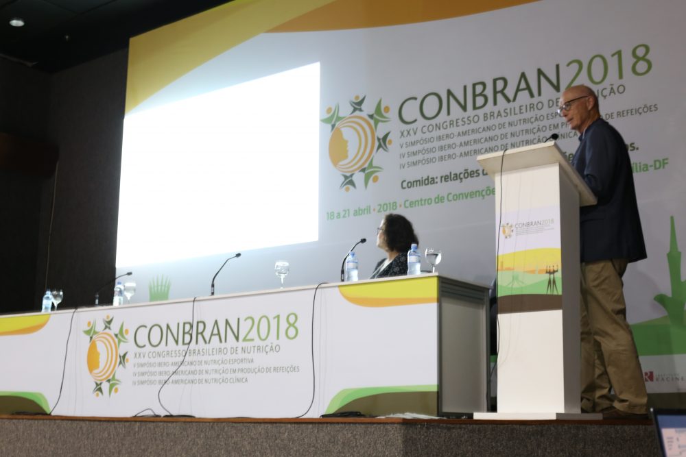‘O produto que a indústria de alimentos vende é a dúvida’