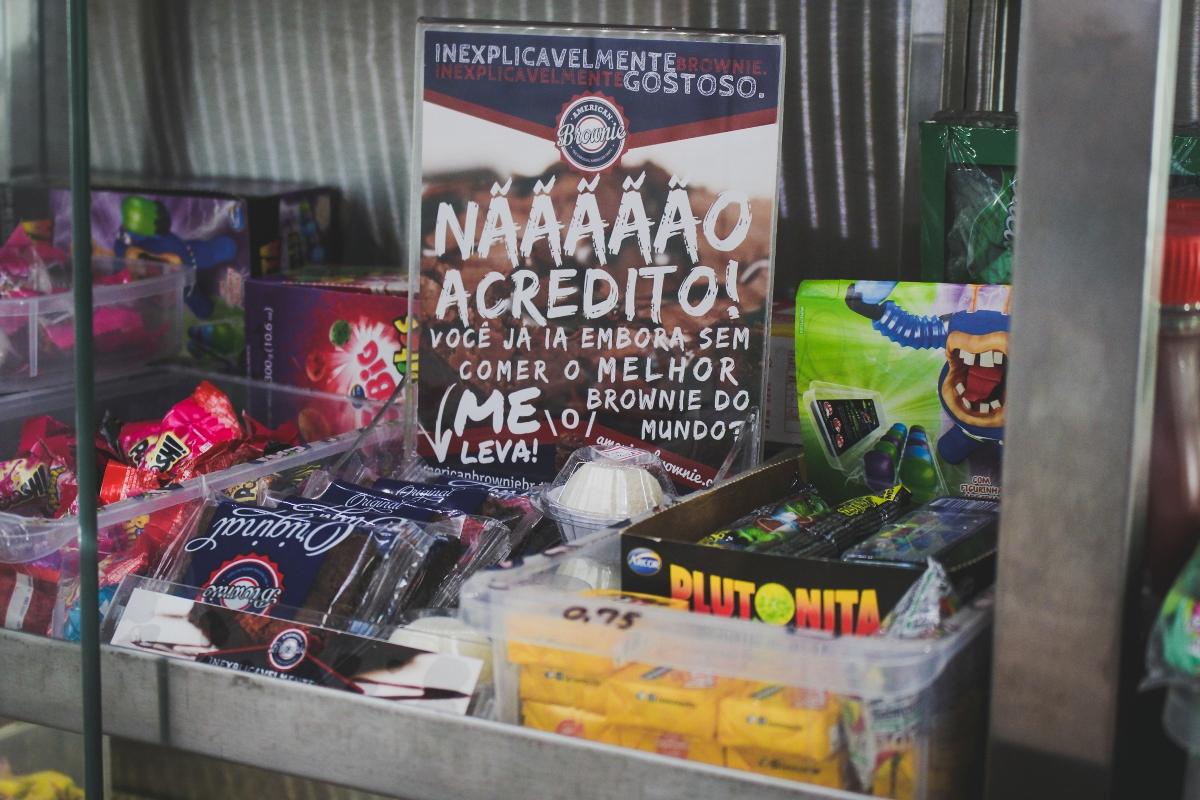 Zema dá sobrevida aos alimentos ultraprocessados em escolas de MG