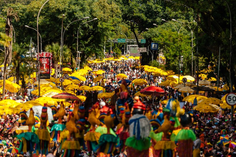 No carnaval de SP, quem não tem abadá não entra