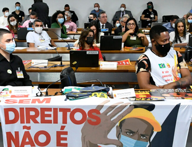 “Ele se esfregava em mim, dizia que eu era muito gostosa”: os relatos de trabalhadores do McDonald’s vítimas de assédio