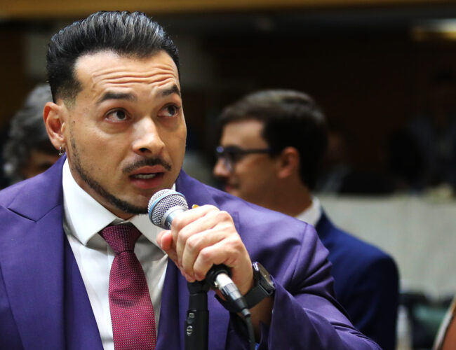 Recém-empossado, deputado estadual é garoto-propaganda de marca de suplementos