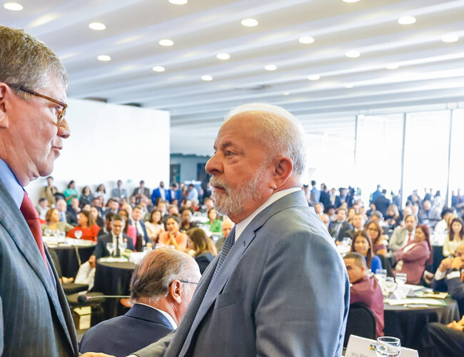 Governo Lula, ano um: perto das corporações, não tão perto da sociedade