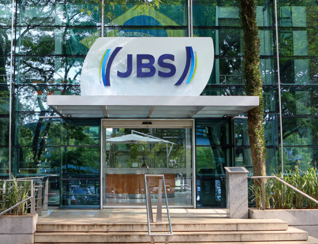 Expansão global da JBS é marcada por concentração de renda e aumento da pobreza, conclui estudo