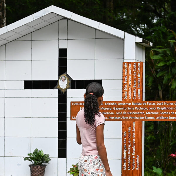 “Dorothy está plantada, não sepultada”